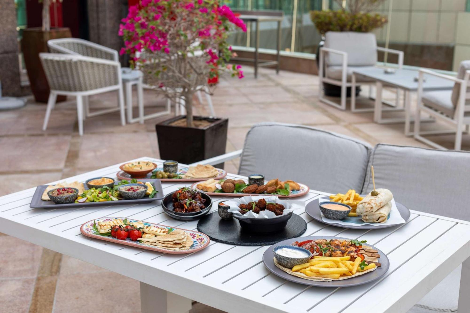 Radisson Blu Hotel, Dubai Media City Ngoại thất bức ảnh